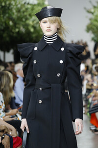 215003865_MichaelKorsCollectionSpring2020Runwayxr8eFKl044rx.thumb.jpg.e2b312d8c5e94f92bf54c9f459c1ba41.jpg