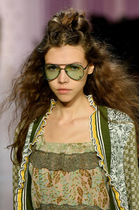 220113524_AnnaSuiRunwaySeptember2019NewYorkFashionxYzTkRjLz8_x.thumb.jpg.d4ffcdf10243682737f8a78e083df553.jpg