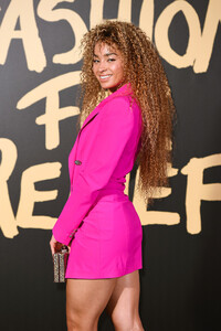 Ella+Eyre+Red+Carpet+Arrivals+Fashion+Relief+I7NqctWngJjx.jpg