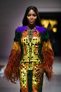 Naomi+Campbell+Runway+Fashion+Relief+London+6HvIkw7s_Xyx.jpg