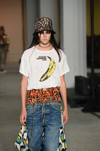 238410725_R13RunwaySeptember2019NewYorkFashionWBRV7S7G0wWx.thumb.jpg.3170eeb0d1e144e830807596507aae9d.jpg