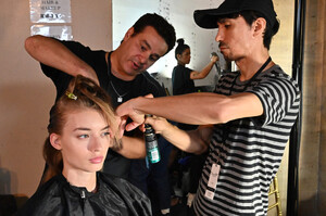 255035644_TRESemmexOscardelaRentaNYFW3pAdK3PB4xFx.thumb.jpg.df3bcc83d40780a2c91a02a47dc5d5aa.jpg