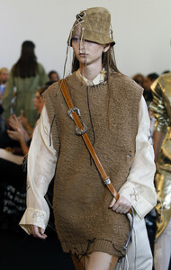 261509357_ACNESTUDIOSRunwayParisFashionWeekHauteBZ0OjaxhDMSx.thumb.jpg.a692f606773aff2db46e0b2817acaaa1.jpg
