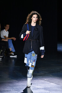 263284933_RagBoneRunwaySeptember2019NewYorkFashionNhWFUJUqAFBx.thumb.jpg.57e4d178b962b412baa8e3361237bfed.jpg