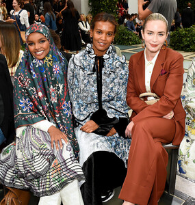 Liya+Kebede+Tory+Burch+NYFW+SS20+Backstage+Y_3vtkgPoRBx.jpg