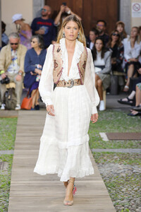 Etro+Runway+Milan+Fashion+Week+Spring+Summer+iPPAmdvhM2Qx.jpg