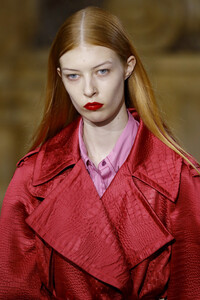 281804627_SiesMarjanRunwaySeptember2019NewYork7iJRFsfGTZ9x.thumb.jpg.5ef7d8e7e1a4e237122436e49a635122.jpg
