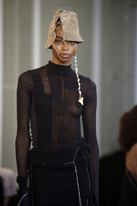 284952459_ACNESTUDIOSRunwayParisFashionWeekHaute7NMP4q6pL6Kx.thumb.jpg.176d66bf06661e00f355c893c6424549.jpg