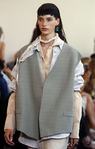 285324856_ACNESTUDIOSRunwayParisFashionWeekHauteMSpXm4cLiAmx.thumb.jpg.4590341bdd4cd2ba66787e9b650a0400.jpg