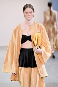 287086057_BevzaRunwaySeptember2019NewYorkFashionWNdvk2bOOzMx.thumb.jpg.efaeb1a96f749300abc9645f94e2f204.jpg