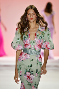 28807637_BadgleyMischkaRunwaySeptember2019NewROle3l7UkO_x.thumb.jpg.b3e93164f8d1613473bf7b80b4a5260e.jpg