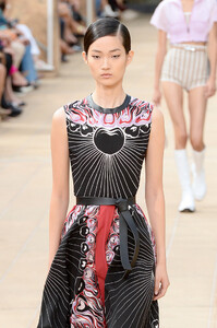 289293385_LongchampRunwaySeptember2019NewYorkFashionyO861RLBYRdx.thumb.jpg.71ff02bc0d2a41d8fb68b492694799a4.jpg