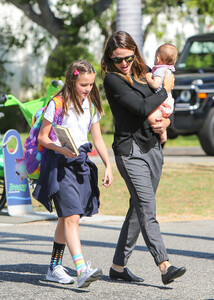 Jennifer+Garner+kids+out+EBAiyXZ7rNtx.jpg