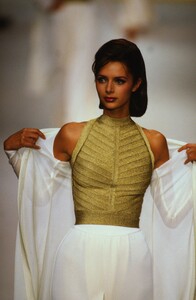 29719272_herve-leger-fw-1995-heather-stewart-whyte(16).thumb.jpg.0d09bb505488488bbc4498e909fc28a2.jpg