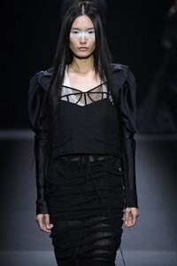 297513991_VeraWangRunwaySeptember2019NewYorkFashionp-7Fp-MF0T0x.thumb.jpg.2651ac5bf29dee6c05da77b4d08240ec.jpg
