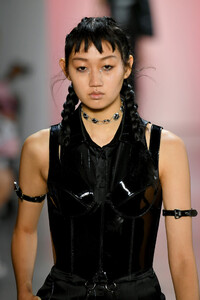298735541_LovePrettyRunwaySeptember2019NewYorksKKeOwmc3Nzx.thumb.jpg.e03a09eee2e9c74014390459141fbd47.jpg