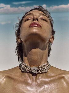 3.8Alexandra-Agoston-by-Yulia-Gorbachenko-fir-Harpers-Bazaar-Espana-July-2019-20.jpg
