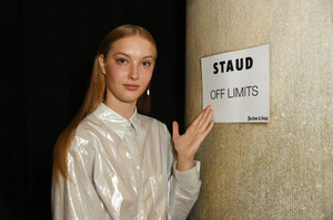 308637209_StaudBackstageSeptember2019NewYorkFashionigx3CdlZXqrx.thumb.jpg.2230cab5a246ec866b0e2a496bac3cd9.jpg