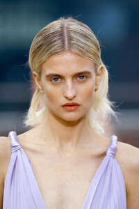 317720904_JonathanSimkhaiRunwaySeptember2019NewTXUJuj6Okk9x.thumb.jpg.bc71486f1d315de3338cca0c745a2bc2.jpg