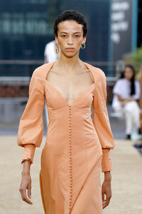 319567184_JonathanSimkhaiRunwaySeptember2019NewVW17GrtYsD2x.thumb.jpg.c1bf3307a88865e37cd1b72dcd19c9ff.jpg