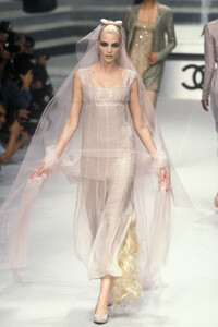 320284649_Chanel1995HauteCouture116.thumb.jpg.f6aaa9e94a5670e3f4b4acbf6986640d.jpg