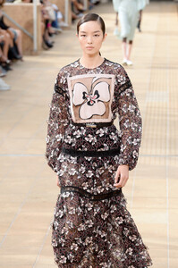32170734_LongchampRunwaySeptember2019NewYorkFashiontxlmbqH5H8Zx.thumb.jpg.a24a2d494deb52196ea14de40449c09d.jpg