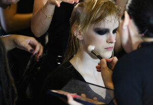 323770124_R13BackstageSeptember2019NewYorkFashionRX0ghPN08S1x.thumb.jpg.0a356271e73a063e3abf94c4c3662534.jpg