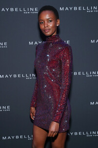 326787613_FlavianaMatataMaybellineNewYorkFashion7xrOgpDIq_Fx.thumb.jpg.7f510c257eba4515f2db335e12fa660c.jpg