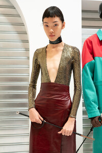 342211152_GucciSpring2020Backstage9R-9aDwGQITx.thumb.jpg.50e7a3c8b8e4e2a6d1541a3f8f5e4a83.jpg