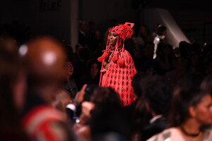 Naomi+Campbell+Runway+Fashion+Relief+London+F_HSB9daZlrx.jpg