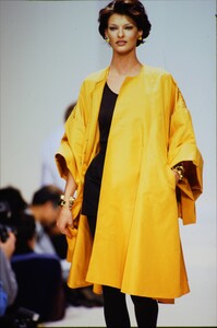 348342585_hermes-fw-1992-linda-evangelista(5).thumb.jpg.d6ce91c0fda8e833751a927fdb2fce61.jpg