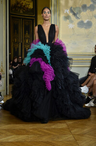 Cindy+Bruna+Christian+Siriano+Runway+Paris+BQi7T3MPH9kx.jpg