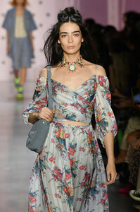 353292943_AnnaSuiRunwaySeptember2019NewYorkFashionExKfhoIxx7dx.thumb.jpg.fc721c06eb94907d7fb410dd92abf4a3.jpg