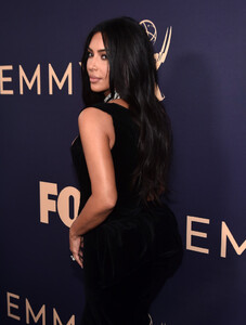 Kim+Kardashian+71st+Emmy+Awards+Executive+q9cLHd4b6e5x.jpg