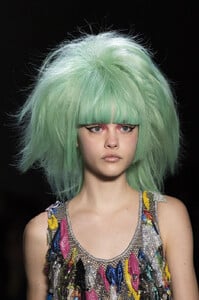 363938908_JeremyScottSpring2020DetailsM8XRqmvZVwKx.thumb.jpg.ccd00635f5385aced624e9edc9446682.jpg