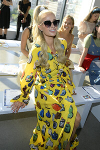 Paris+Hilton+Libertine+Front+Row+September+T-iqxsBr5kgx.jpg