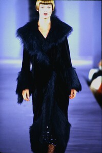 367400521_anna-sui-fw-1993(2).thumb.jpg.091ca003a3b6e50b84b283b45e869171.jpg