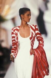 368735088_ChristianDior1990HauteCouture203.thumb.jpg.7063e296ca5a37cb4f43cd4f11276b2f.jpg