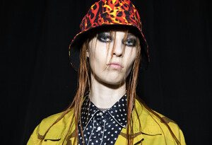 379128958_R13BackstageSeptember2019NewYorkFashionm-yuLj_WYzix.thumb.jpg.658e0fe63b3c6eb01781820642e3310d.jpg