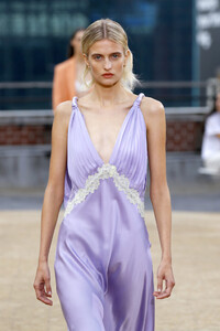 385554585_JonathanSimkhaiRunwaySeptember2019NewSM5CzQNO55Cx.thumb.jpg.02221e6cb3974fd30c7ad0c313aeb2bc.jpg