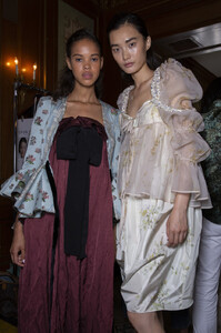 386221963_BrockCollectionSpring2020BackstageIAexJtZLcpjx(1).thumb.jpg.6abb8ad85394eebfcd7f15ac2ae2b2b8.jpg