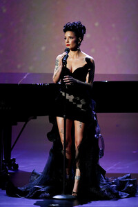 Halsey+71st+Emmy+Awards+Show+3Ss5Sw5hQw-x.jpg