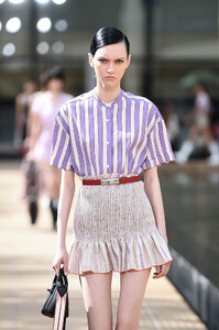 401846574_LongchampSS20RunwayShowAccessoriesDetailsk2z8Ndqg06hx.thumb.jpg.28703beb2d6f498e52ad915c0a125922.jpg