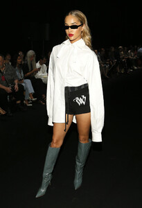 Vera+Wang+Front+Row+September+2019+New+York+mu9V1R7U_U2x.jpg