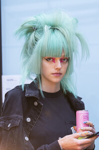 408386364_JeremyScottSpring2020Backstage3Se_v2ccR-Xx.thumb.jpg.9253e6a73e2bda7133b271b720b43d7f.jpg