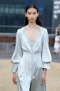 409460817_JonathanSimkhaiRunwaySeptember2019New9SNhRWNhYWfx.thumb.jpg.a035df7274adbef7d8e5d27f152c40fc.jpg