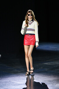 417434667_RagBoneRunwaySeptember2019NewYorkFashionkg8jVnV5y5Ux.thumb.jpg.76d38c85f6145db61dc3b06b3ff73e97.jpg