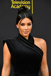 Kim+Kardashian+2019+Creative+Arts+Emmy+Awards+oXF0fKk1Y4Vx.jpg