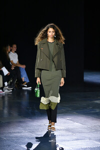 423140821_RagBoneRunwaySeptember2019NewYorkFashiont75mHEYBr8ux.thumb.jpg.85695366e464fb8e8f44bf5323be7091.jpg