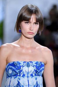 424396522_DennisBassoRunwaySeptember2019NewYork6FTvdh_kcOEx.thumb.jpg.259f43d89fb79911aa8e9973eeb77e5f.jpg